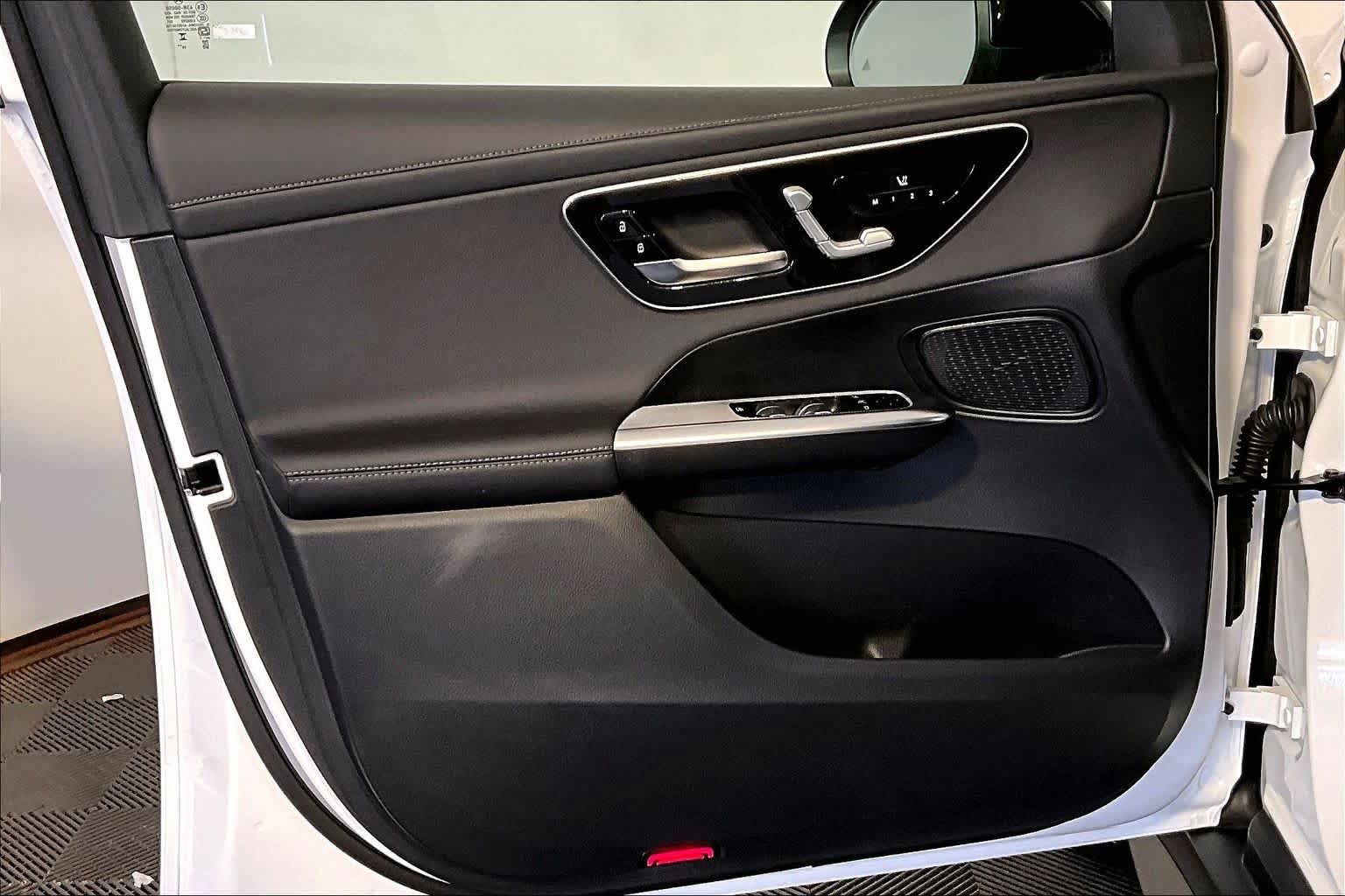 Used 2025 Mercedes-Benz GLC 300 4MATIC image 22