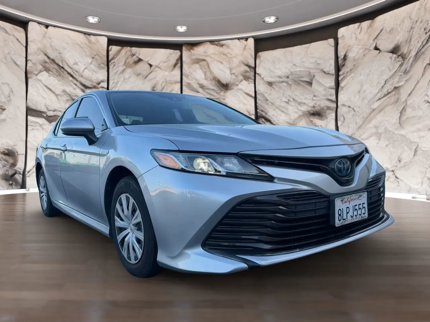 Used 2019 Toyota Camry LE FWD image 3