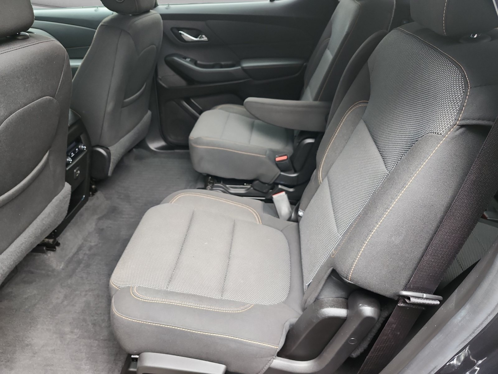 Used 2019 Chevrolet Traverse LT FWD image 14