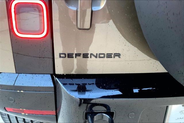 New 2026 Land Rover Defender 110 X-Dynamic SE image 9
