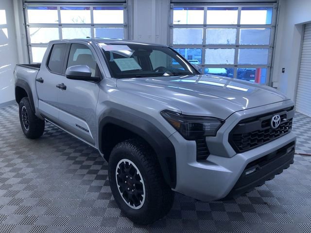 Certified 2025 Toyota Tacoma TRD Off-Road AWD/4WD image 27