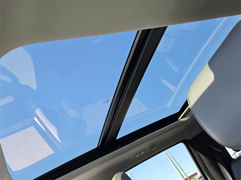 Used 2023 Ford F150 Lariat w/ Trailer Tow Package image 16