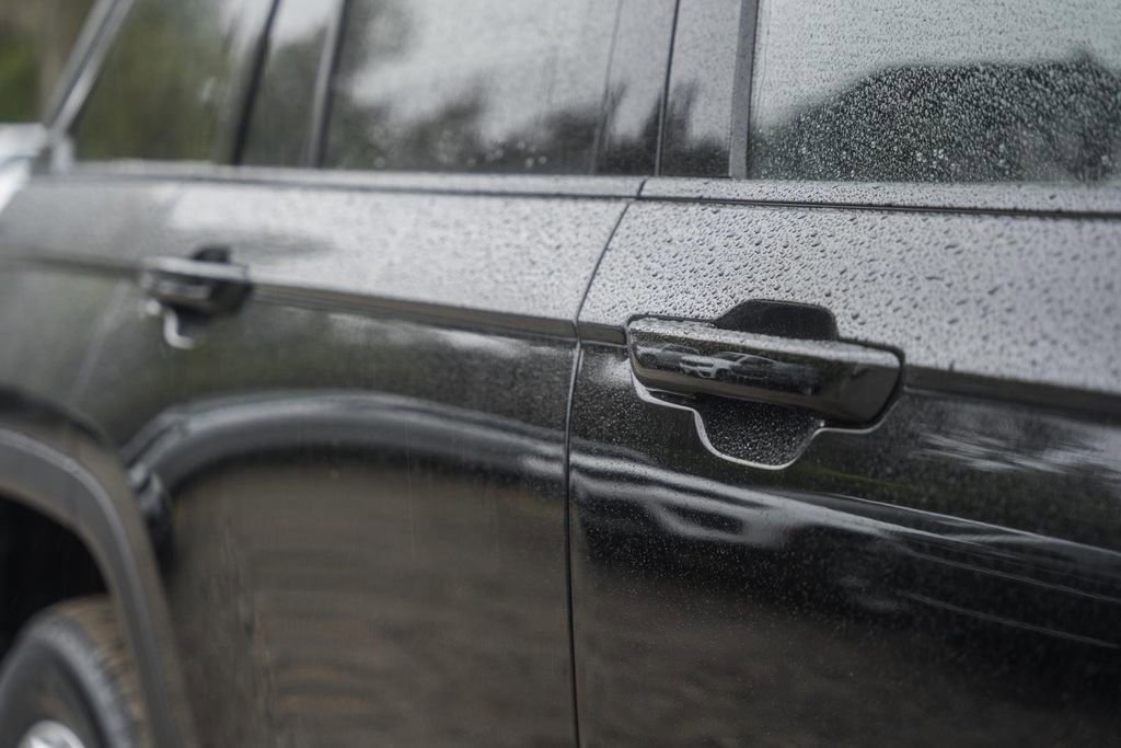 New 2025 Jeep Grand Cherokee Laredo X w/ Luxury Tech Group I image 15