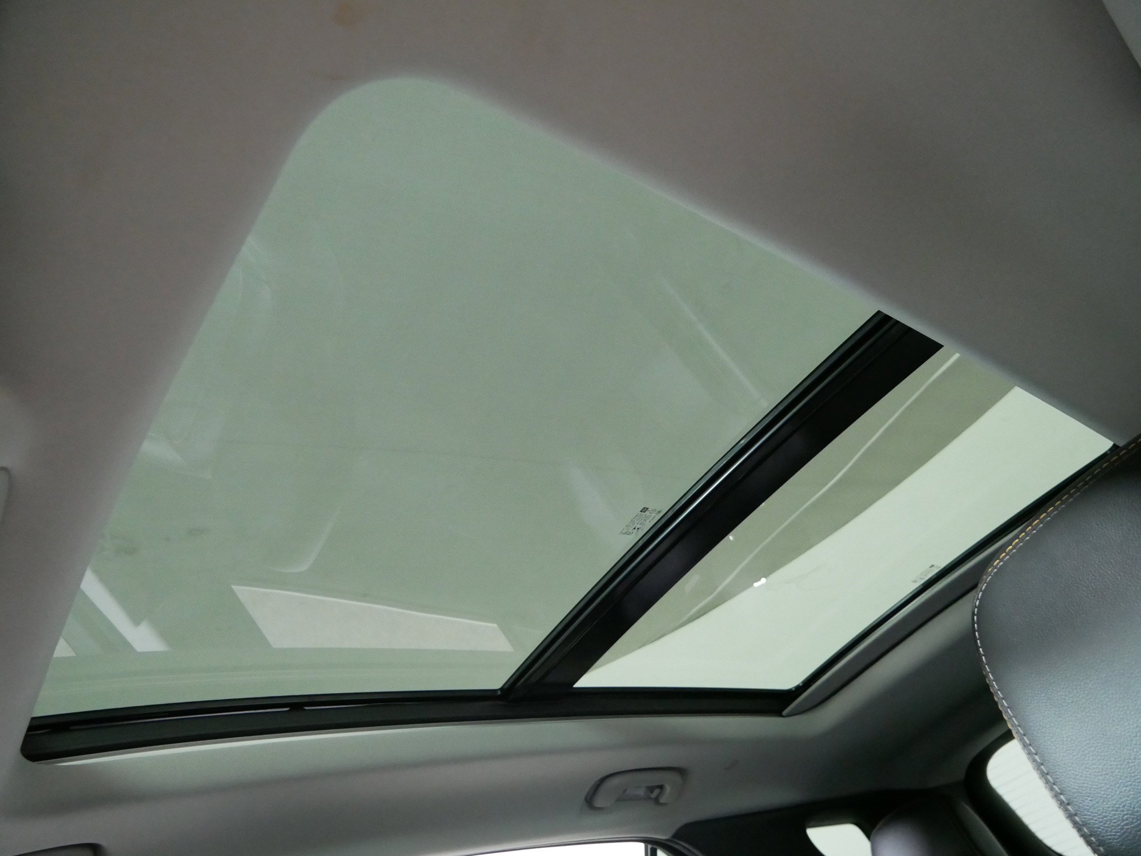 Used 2023 Chevrolet Equinox Premier image 32