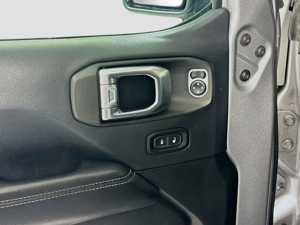 Used 2018 Jeep Wrangler Unlimited Sahara w/ Uconnect 4C Nav & Sound Group image 18