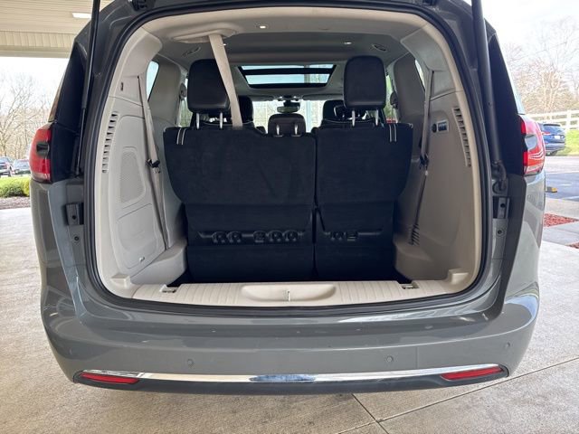 Used 2022 Chrysler Pacifica Limited image 34