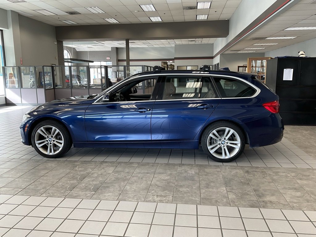 Used 2017 BMW 330i xDrive Wagon image 4