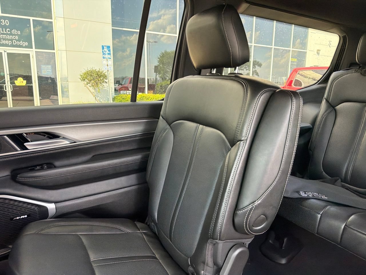 Certified 2024 Jeep Wagoneer Series II AWD/4WD image 23