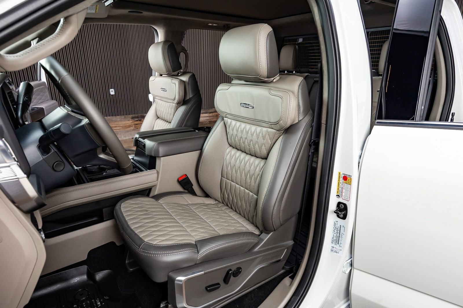 Used 2026 Ford F450 Platinum w/ Platinum Plus Package image 29