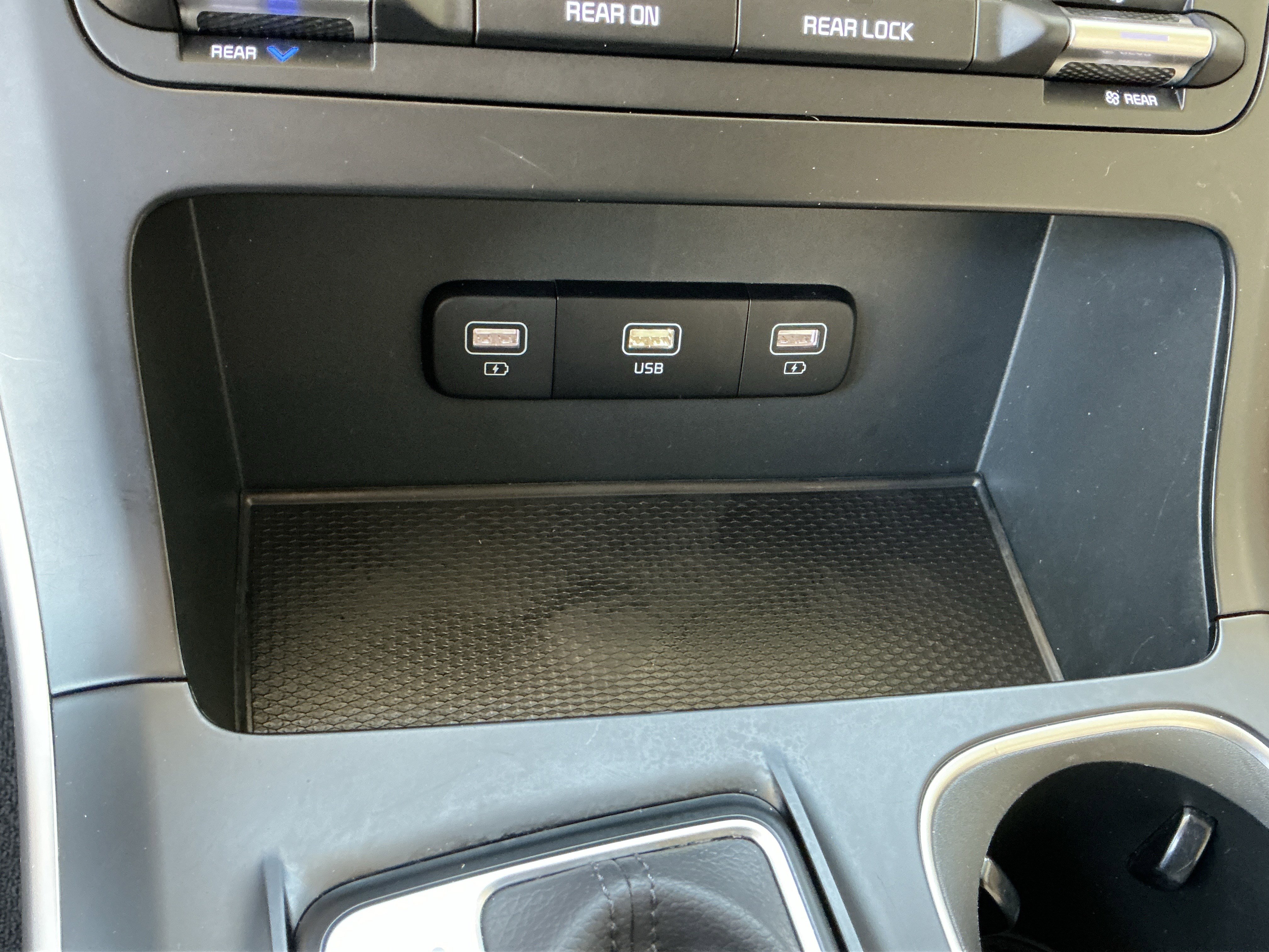 Used 2022 Kia Carnival LX image 27