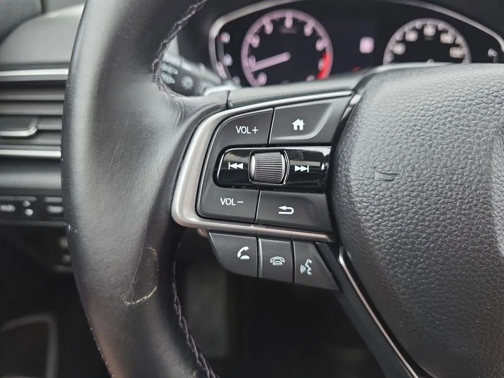 Used 2018 Honda Accord Touring image 20