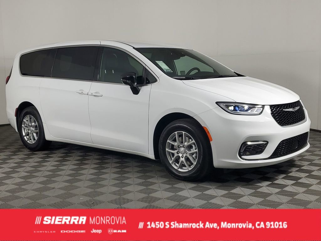 New 2026 Chrysler Pacifica Select