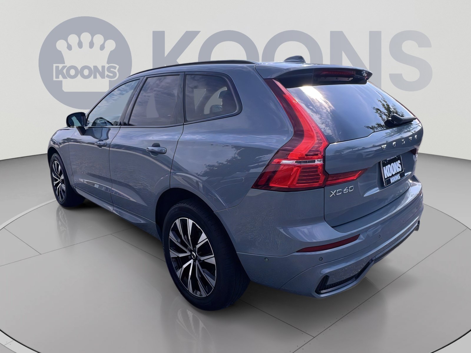 Used 2024 Volvo XC60 B5 Plus w/ Climate Package AWD/4WD image 4