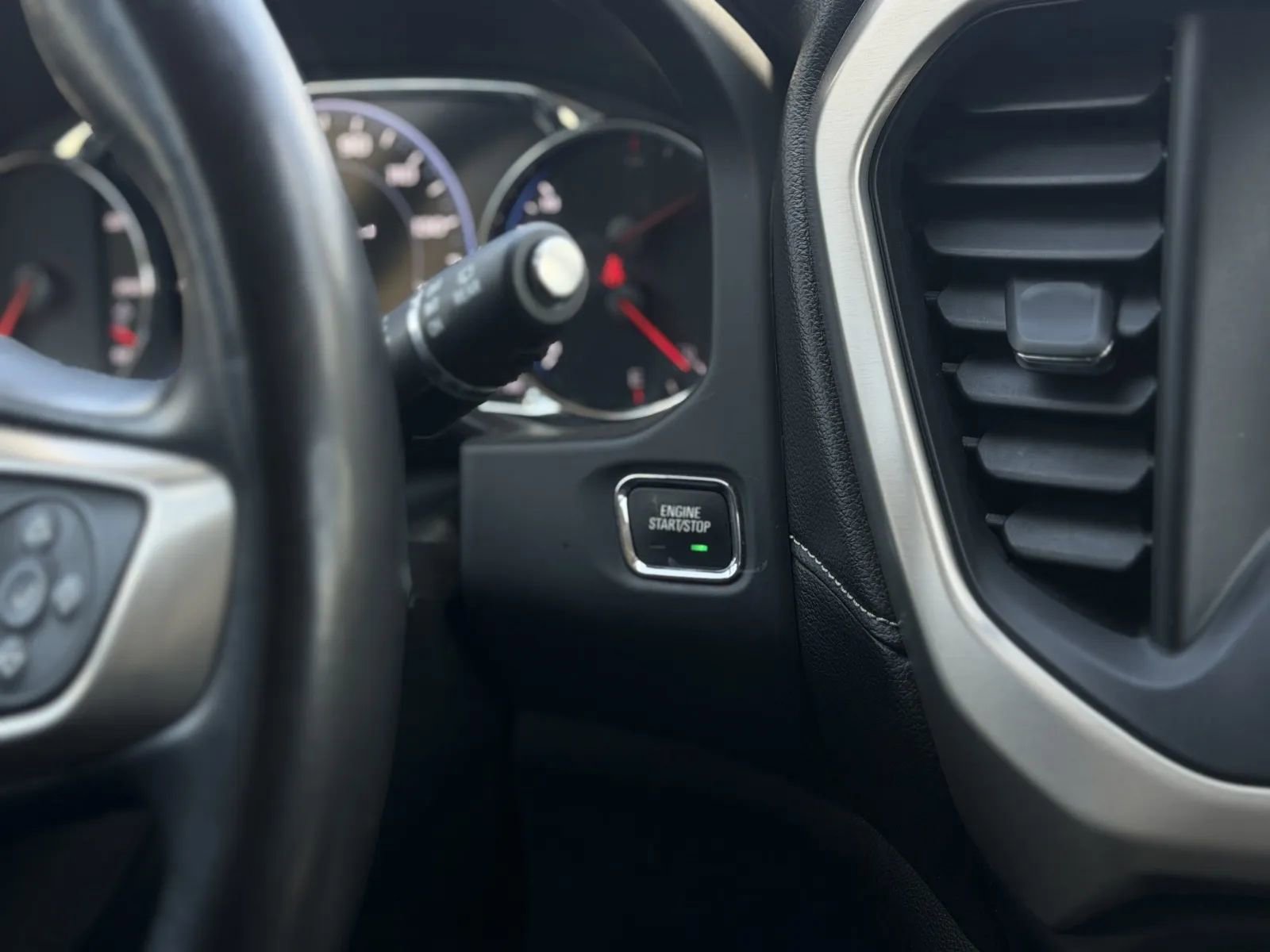 Used 2022 GMC Acadia Denali w/ Trailering Package AWD/4WD image 33