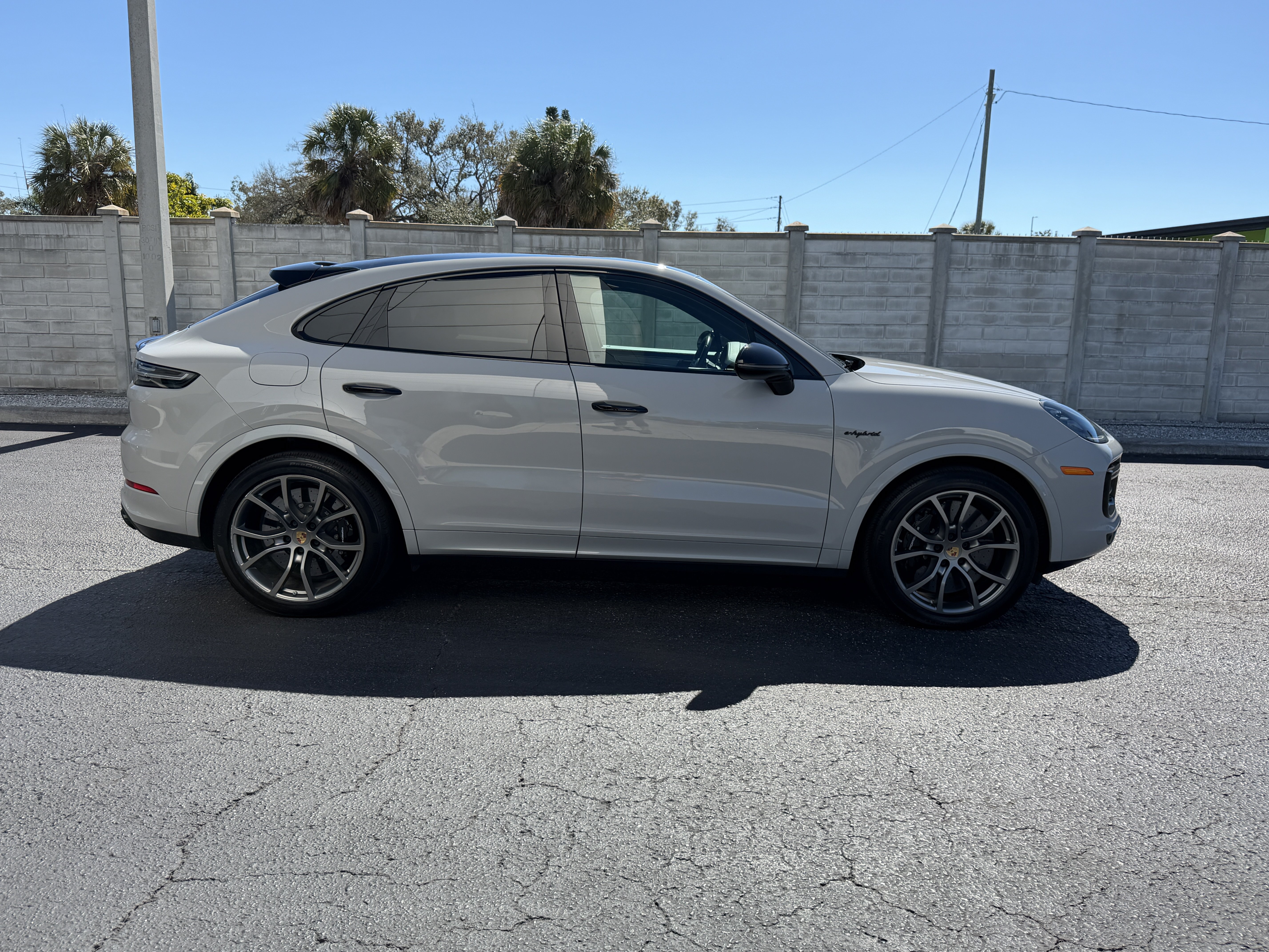 Certified 2022 Porsche Cayenne Turbo S AWD/4WD image 7