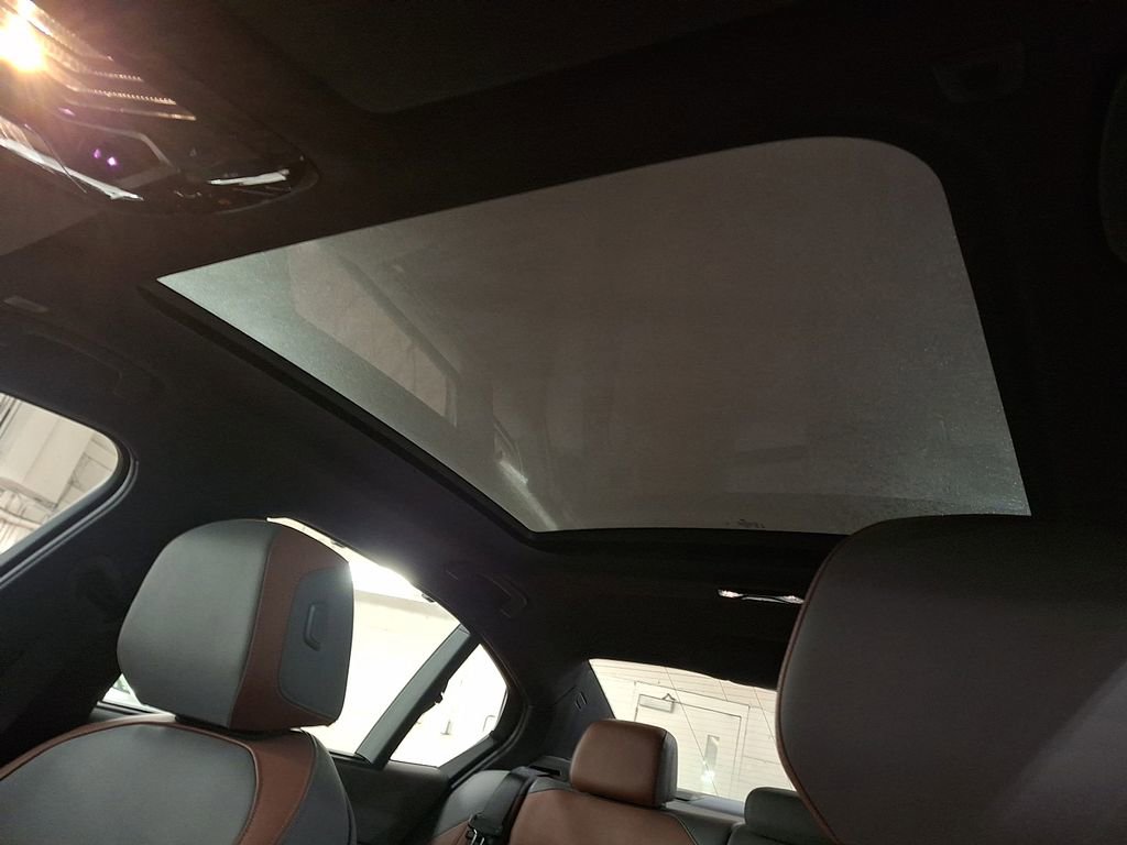 Used 2025 BMW i5 xDrive40 image 12