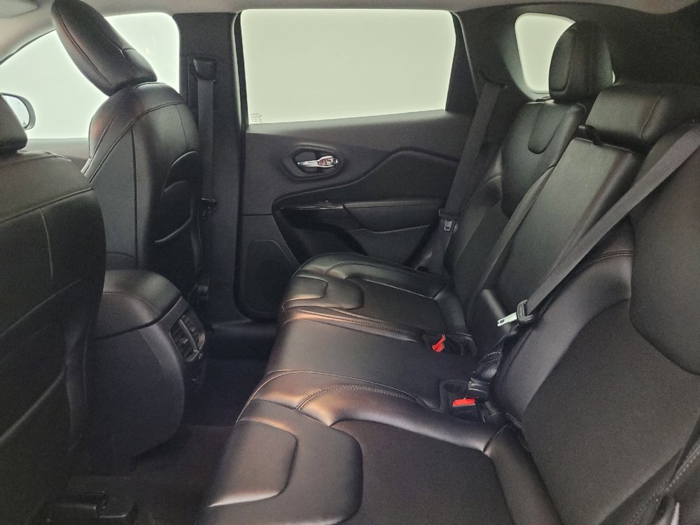 Used 2020 Jeep Cherokee Latitude Plus image 18