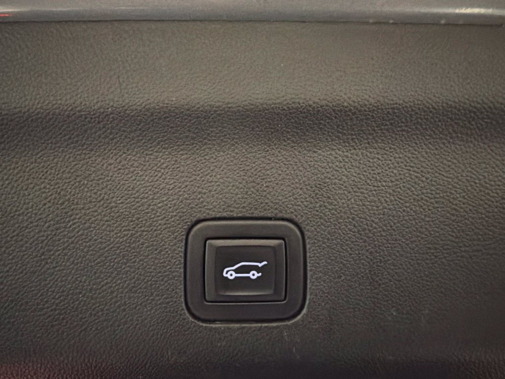 Used 2023 GMC Yukon Denali w/ LPO, Floor Liner Package AWD/4WD image 37