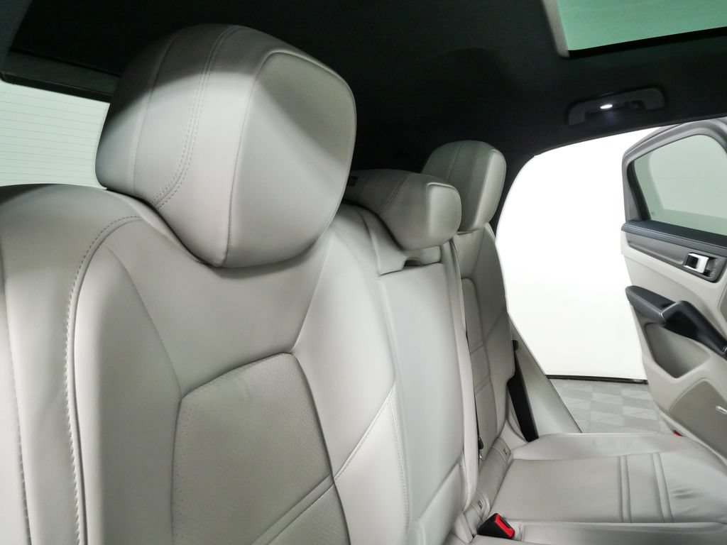 Certified 2021 Porsche Cayenne Coupe AWD/4WD image 24