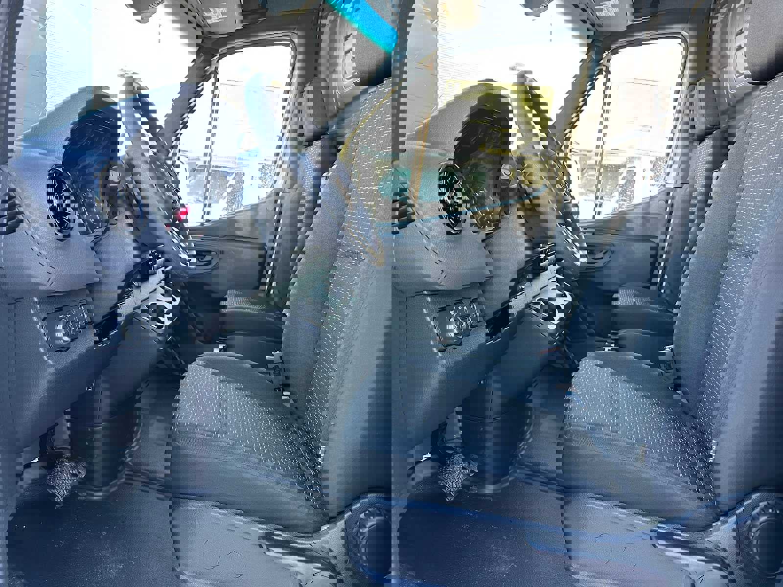 Used 2024 Mercedes-Benz Sprinter 2500 image 22