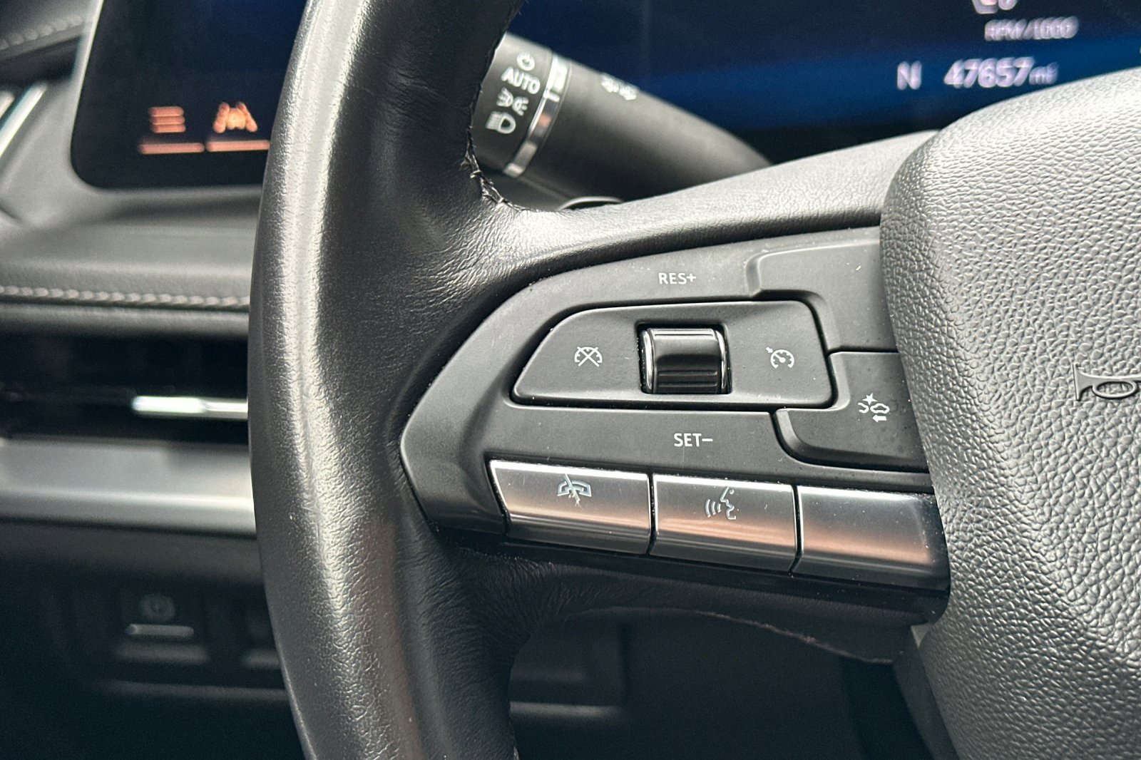 Used 2024 Cadillac XT4 Premium Luxury image 31