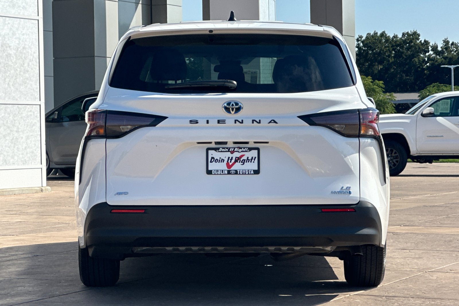 Used 2024 Toyota Sienna LE AWD/4WD image 5