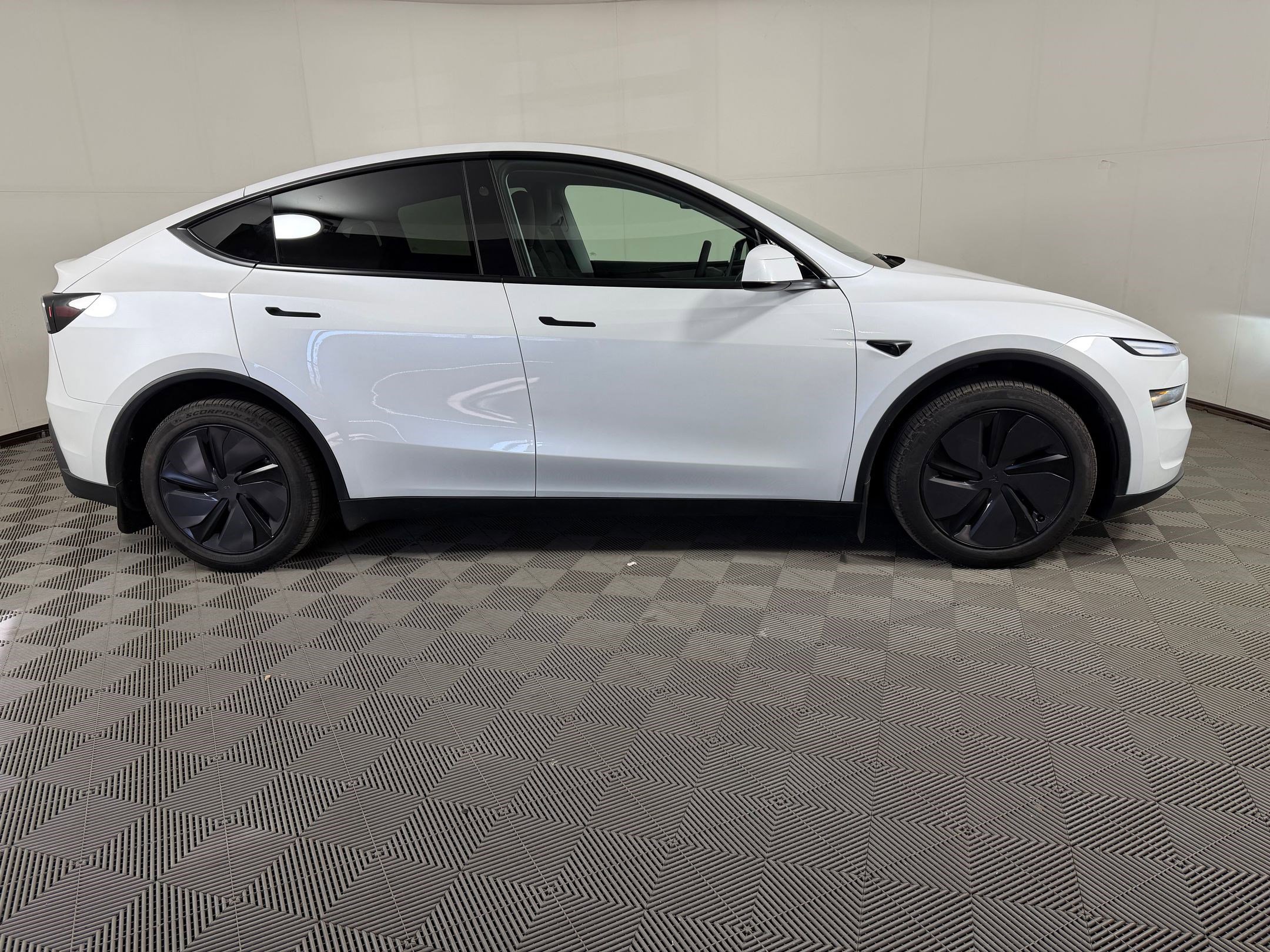 Used 2026 Tesla Model Y Long Range AWD/4WD image 8
