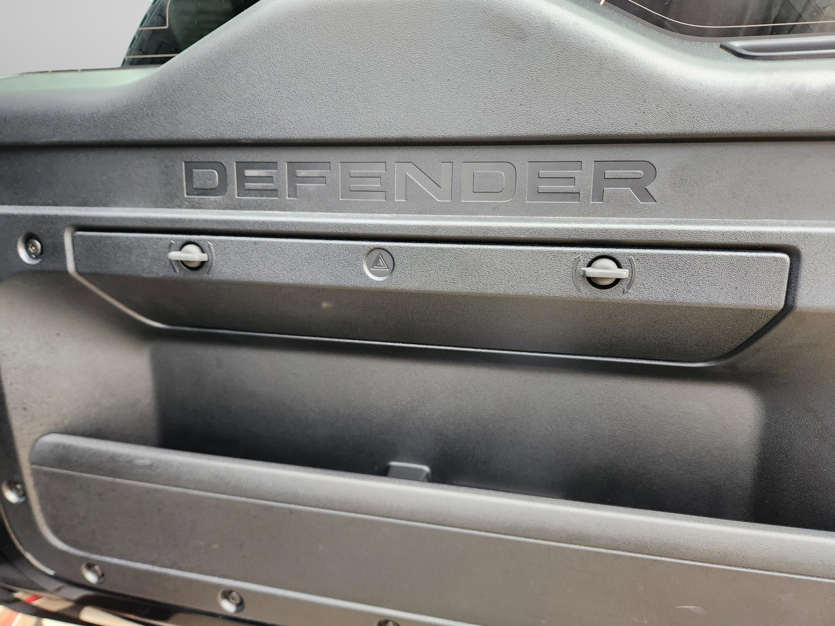 Used 2025 Land Rover Defender 110 image 36