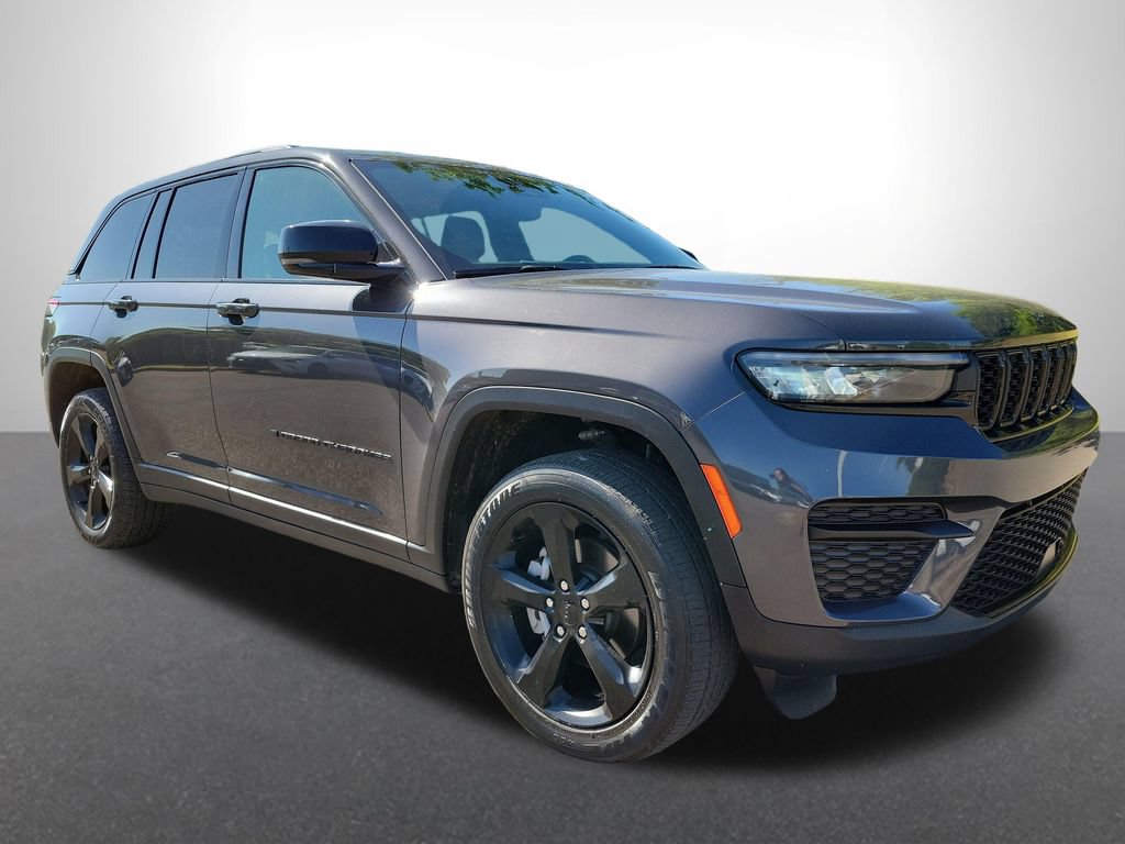 Used 2024 Jeep Grand Cherokee Altitude AWD/4WD image 7