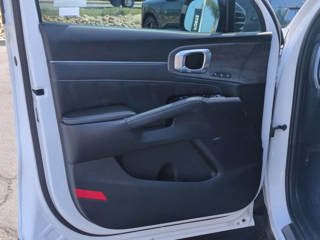 Certified 2025 Kia Sorento SX Prestige AWD/4WD image 12