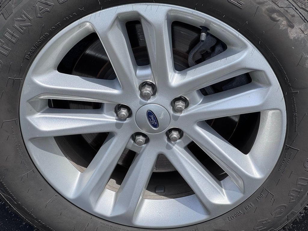 Used 2016 Ford Explorer XLT w/ Equipment Group 202A FWD image 28