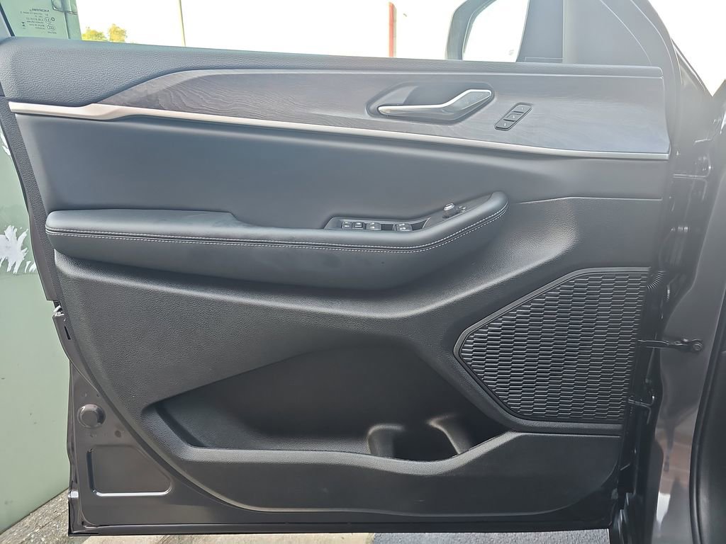 New 2025 Jeep Grand Cherokee Limited w/ Trailer Tow Package image 29