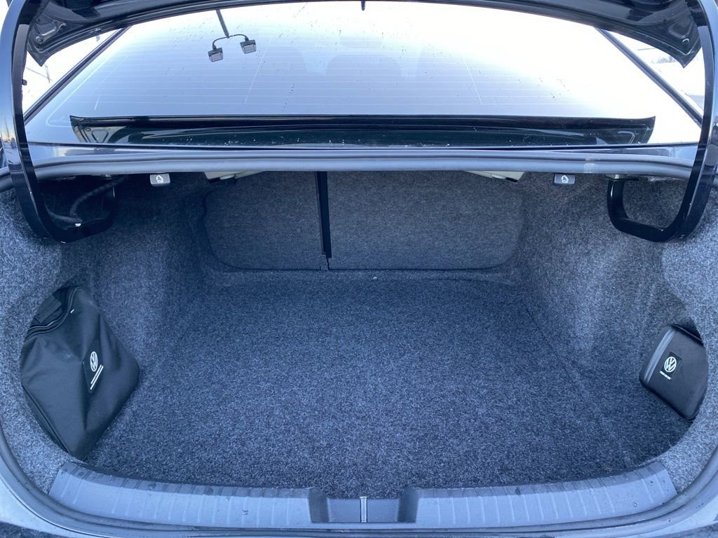 Used 2023 Volkswagen Jetta GLI Autobahn w/ GLI Black Package image 12