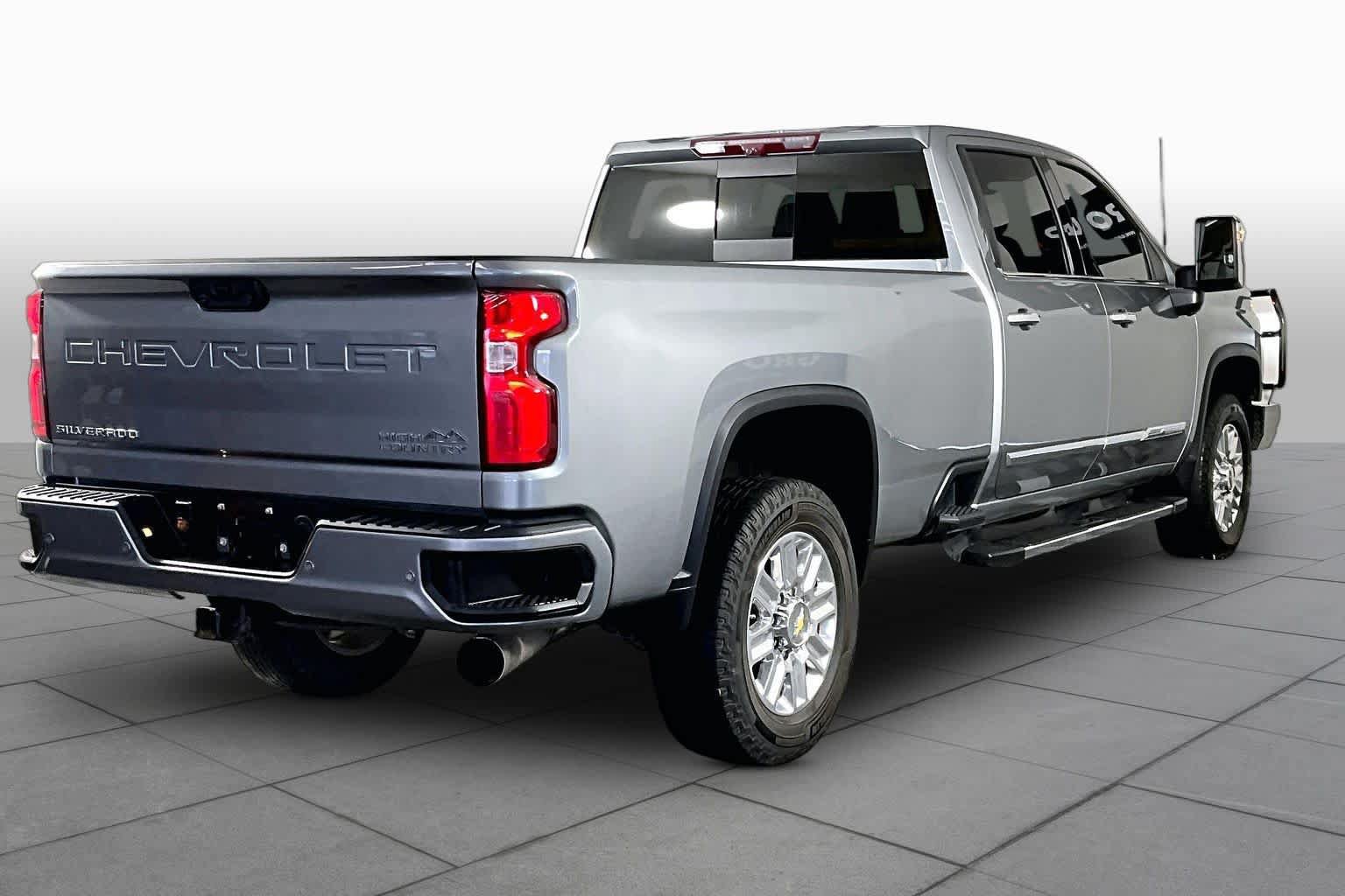 Used 2024 Chevrolet Silverado 2500 High Country w/ Technology Package AWD/4WD image 13