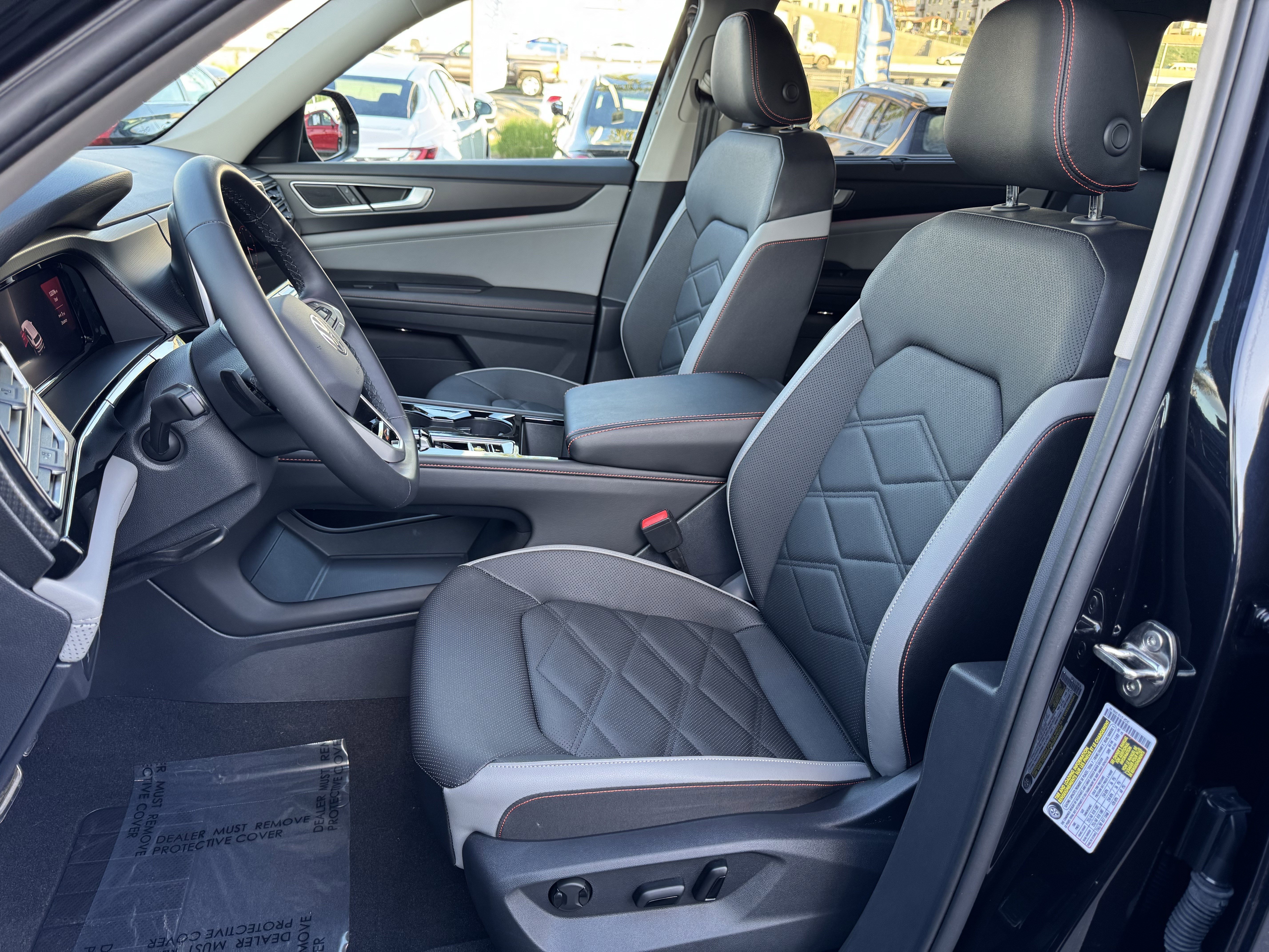 Certified 2025 Volkswagen Atlas Peak Edition SE AWD/4WD image 15