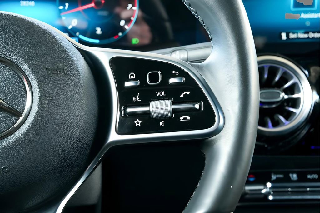 Used 2022 Mercedes-Benz GLA 250 4MATIC image 23