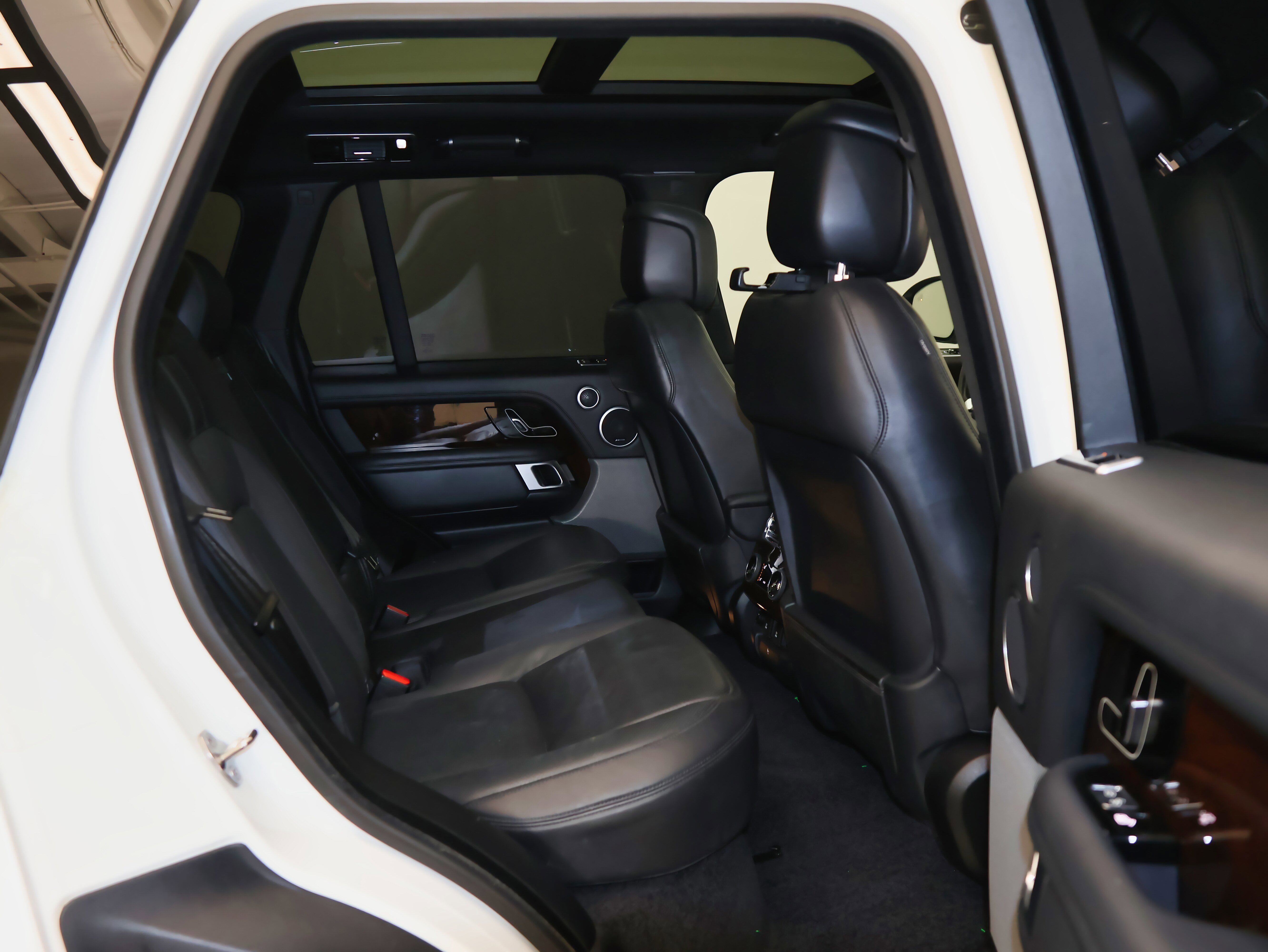 Used 2020 Land Rover Range Rover HSE image 51