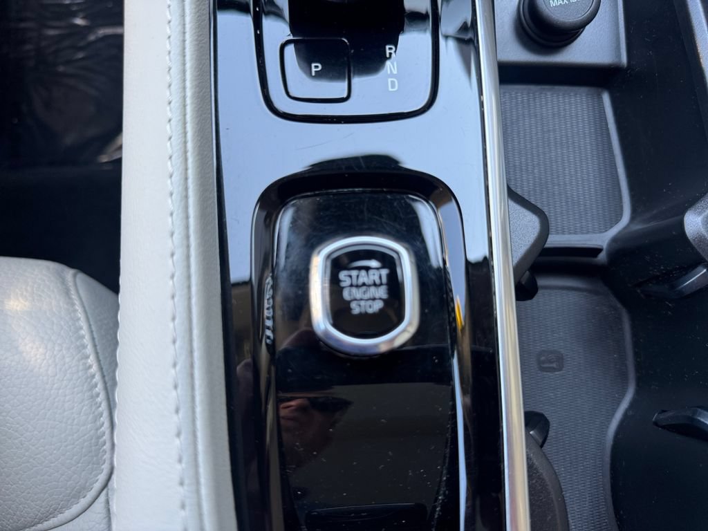 Certified 2025 Volvo XC90 B5 Plus w/ Protection Package Premier AWD/4WD image 18