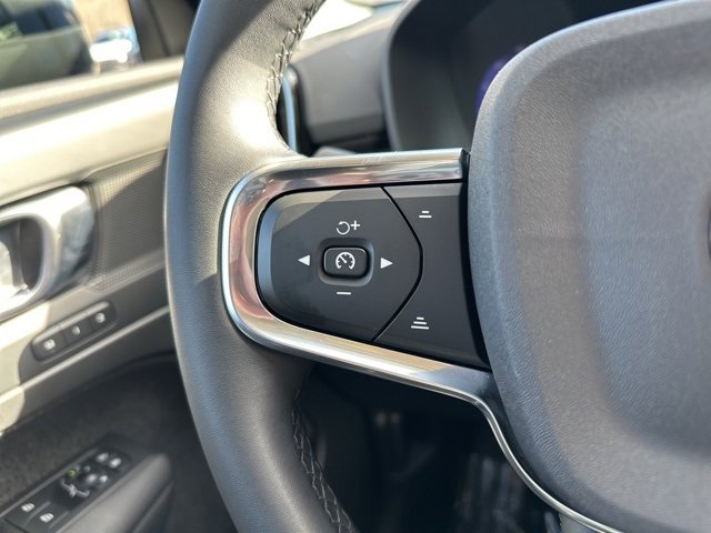 Certified 2023 Volvo XC40 B5 Plus image 26