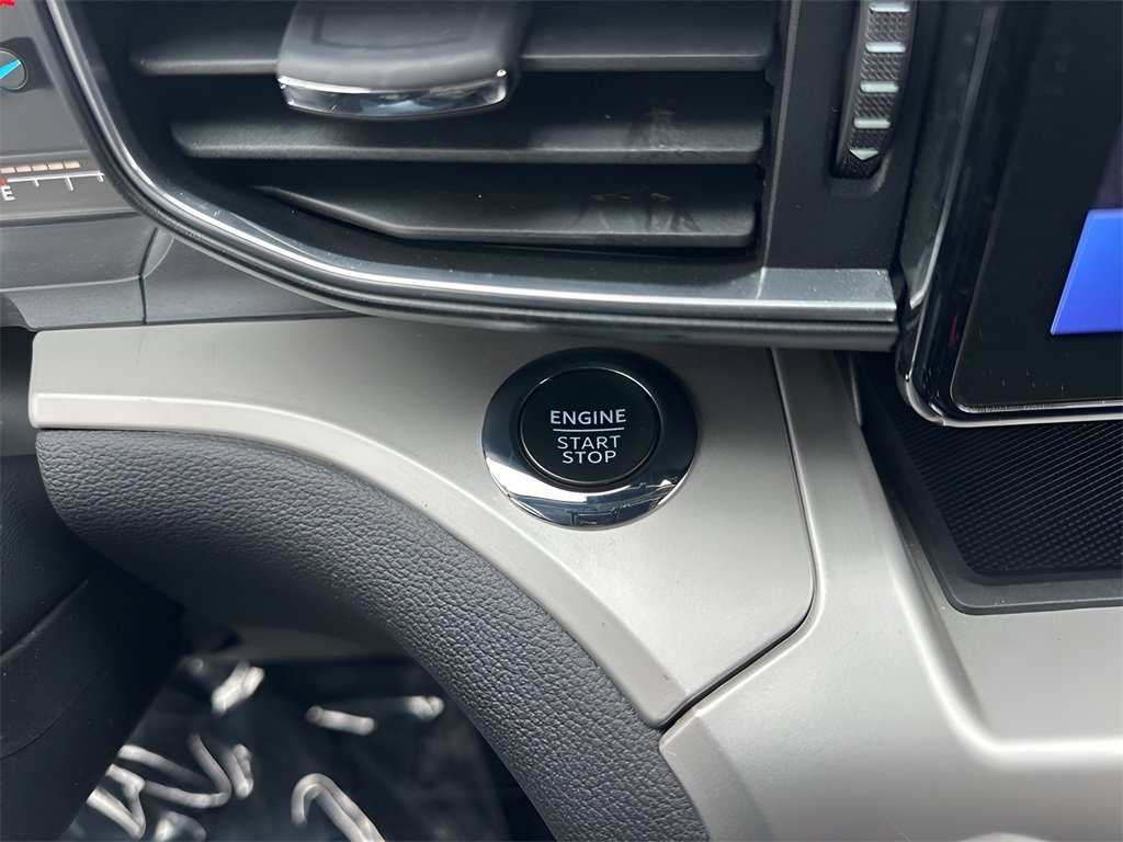 Used 2022 Ford Explorer XLT w/ Equipment Group 202A image 23