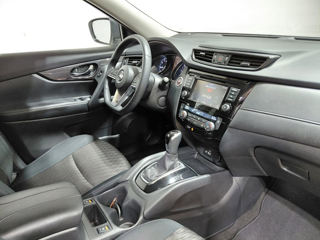 Used 2018 Nissan Rogue SV image 28