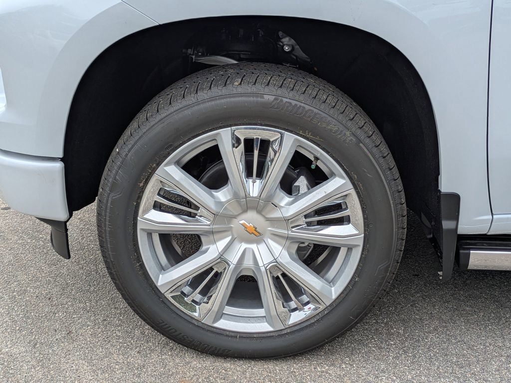 New 2026 Chevrolet Silverado 1500 High Country AWD/4WD image 13