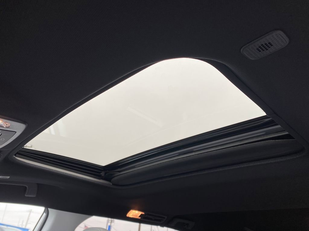 Used 2025 Toyota Sienna XSE image 12