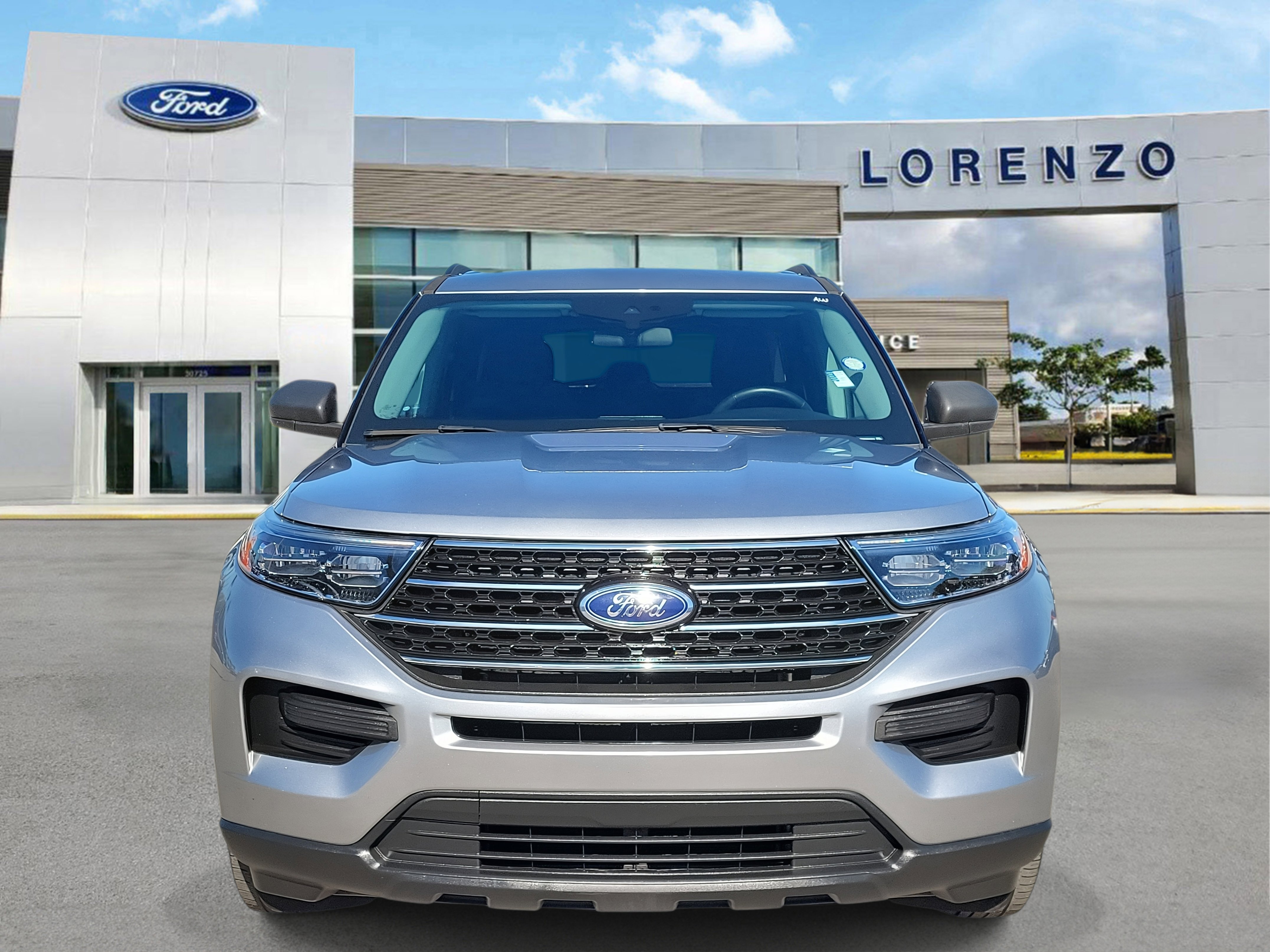 Used 2022 Ford Explorer XLT image 2