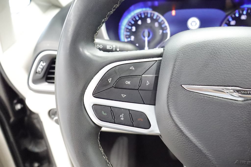 Certified 2023 Chrysler Pacifica Touring-L FWD image 28
