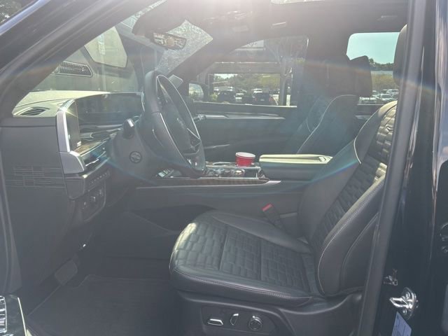 Used 2025 Cadillac Escalade Sport Platinum w/ LPO, Floor Liner Package AWD/4WD image 4