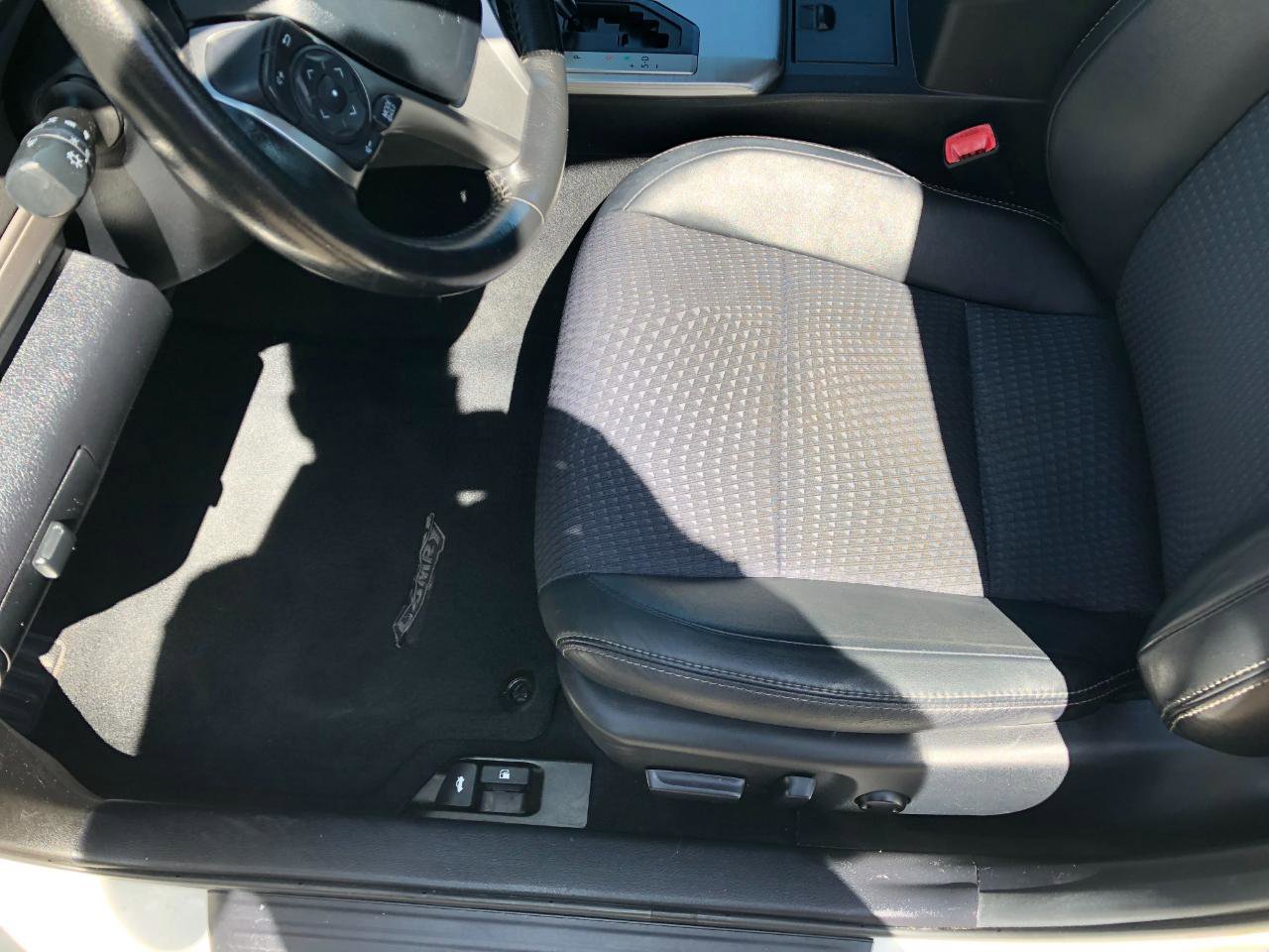 Used 2012 Toyota Camry SE FWD image 15