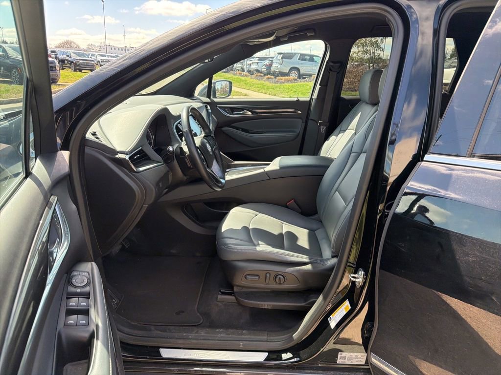 Used 2023 Buick Enclave Essence image 6