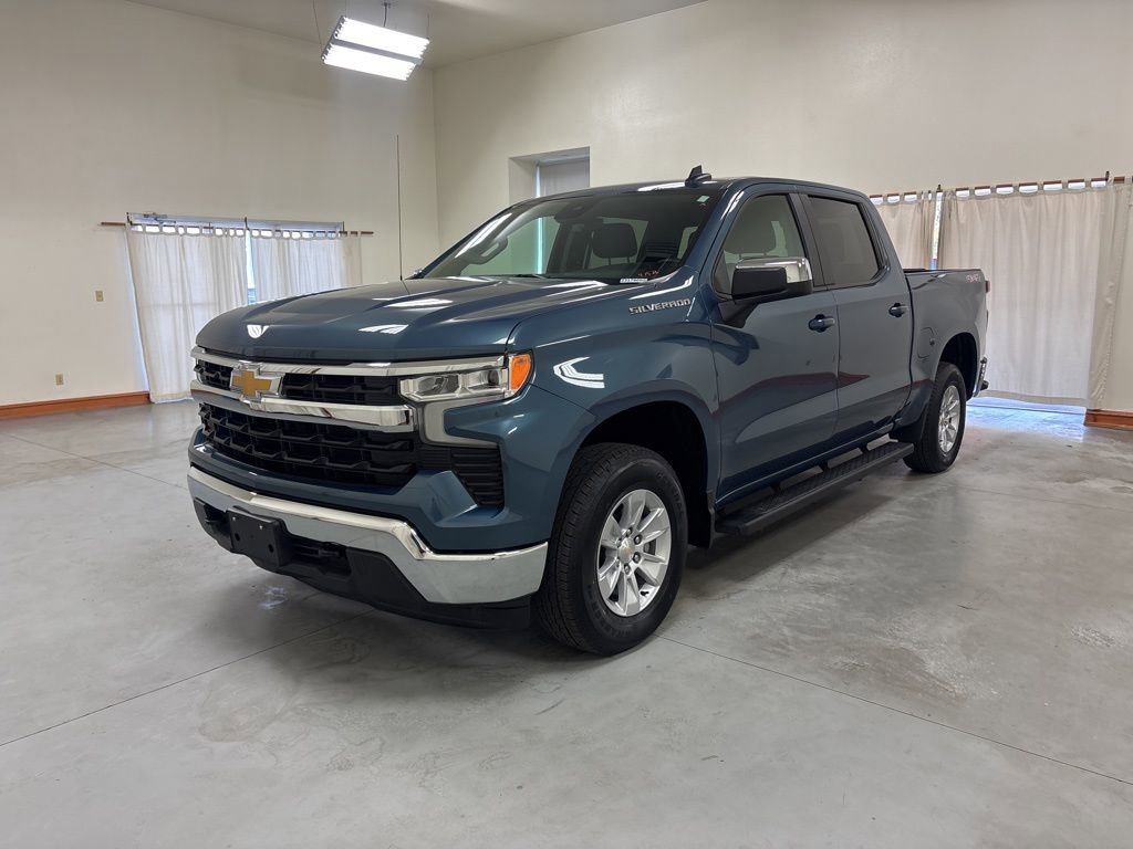 Used 2024 Chevrolet Silverado 1500 LT AWD/4WD image 4