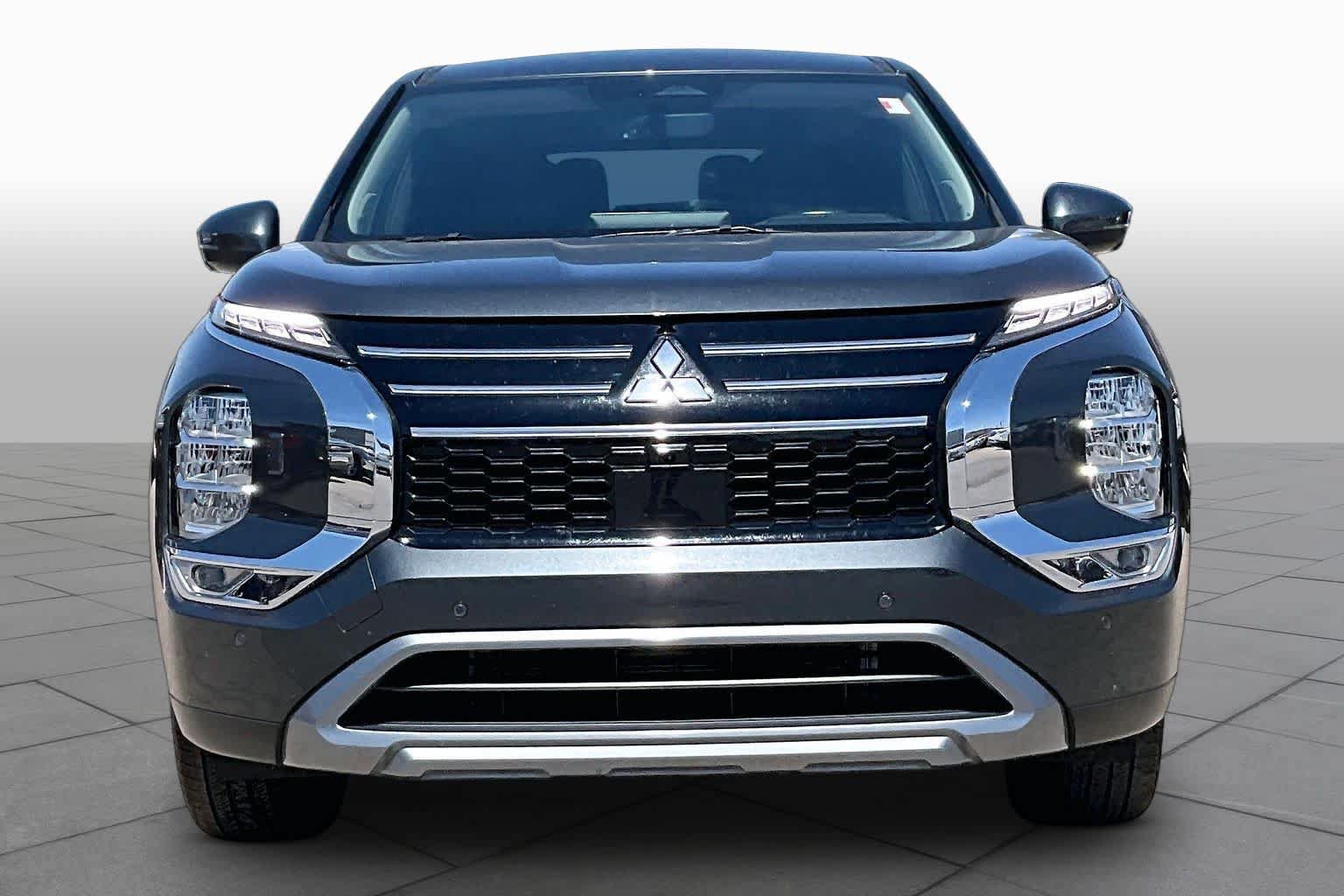 Used 2025 Mitsubishi Outlander SE AWD/4WD image 4